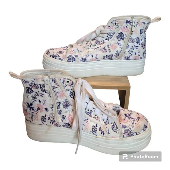 Women's Cassie Sneakers - Universal Thread Floral Universal Thread - Picture 1 of 5